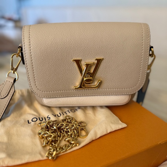 Louis Vuitton Lock Me Tender - Picture 2 of 3